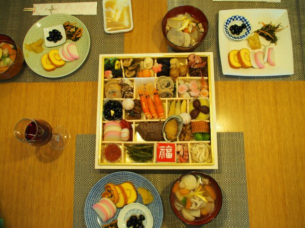 传统的日本新年菜肴图片下载