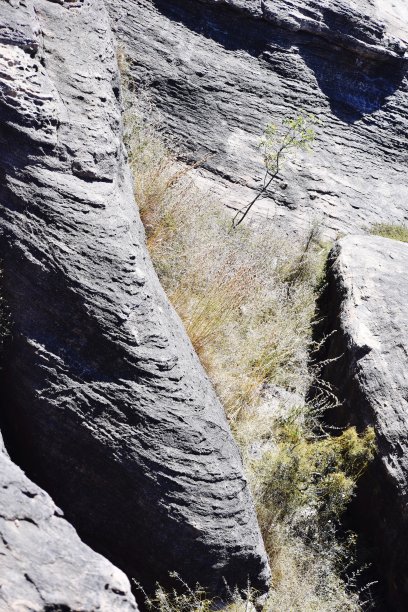 山脉和石头图片下载