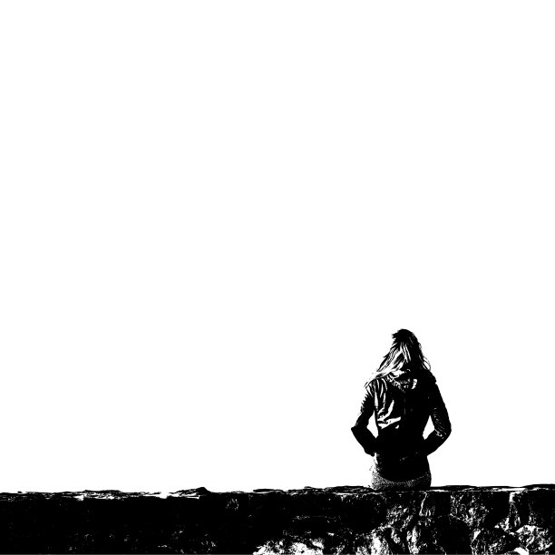 一坐着的女人图片下载