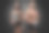 运动夫妇在墙上用哑铃做背景。肌肉发达的男人和女人图片下载