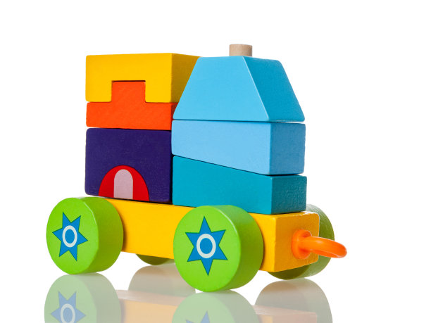 儿童玩具木制火车的构造器，可折叠，适合儿童运动技能和心智能力的发展，孤立在一个白色图片下载