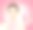 一个美丽的女人用草莓汁画画。图片下载