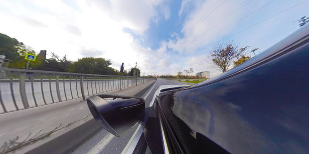 街道上的汽车图片下载