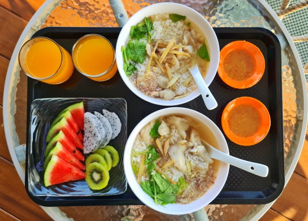 鲈鱼米饭，橙汁，水果。图片下载