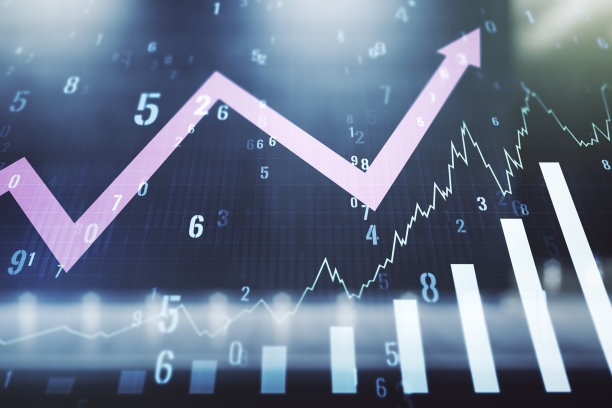 抽象的虚拟金融图形全息图和向上的箭头模糊了现代写字楼背景、外汇和投资的概念。Multiexposure图片下载