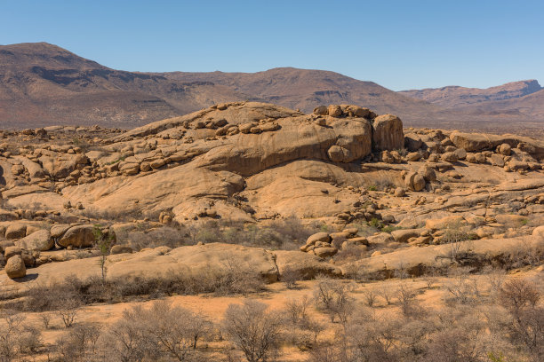 纳米比亚埃隆戈山脉中巨大的花岗岩岩层图片下载