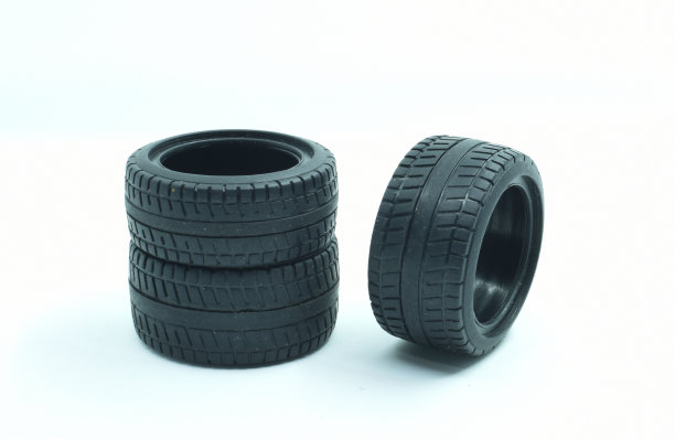 逼真的3d详细的汽车轮胎集。图片下载