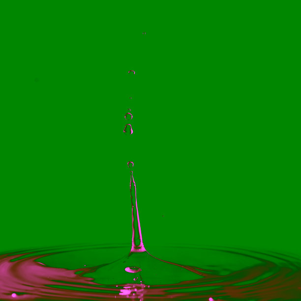 从水滴溅到黑色图片下载