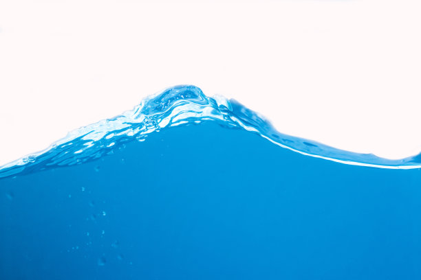 干净的蓝色海浪孤立在白色的背景图片下载