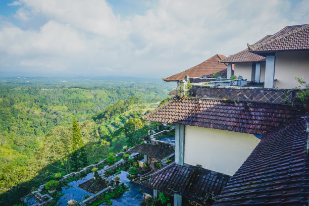 印度尼西亚巴厘岛上的废弃酒店图片下载