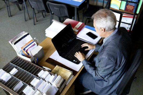 大学图书馆教授研究统计库存照片图片下载
