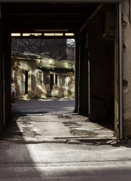 铸造厂的旧建筑图片下载