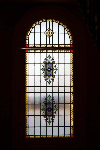 房子里的彩色玻璃窗图片下载