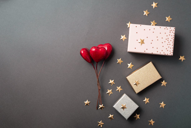 一些漂亮的心形和星星装饰靠近一个自由的空间图片下载