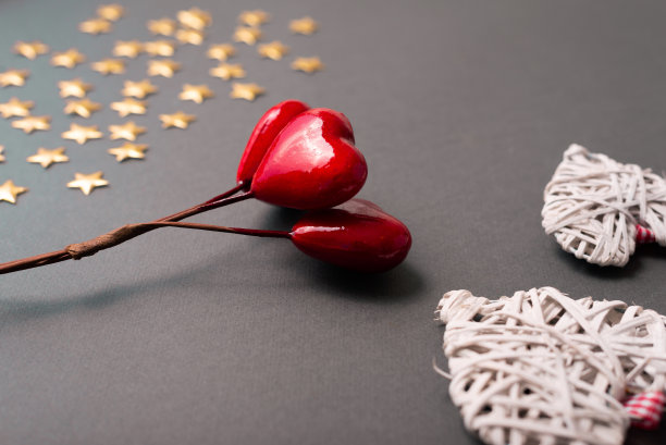 一张可爱的照片，上面有一些心形的装饰品和一些小星星图片下载