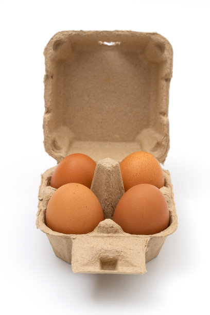 打开鸡蛋盒，背景为黄色，颜色为棕色图片下载