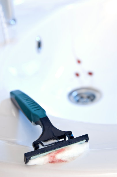 剃须的事故。图片下载