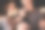 幸福家庭的肖像，妈妈，爸爸和宝贝女儿与火花和光。一家人期待圣诞节的到来。选择性的照片。图片下载