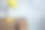 台灯以写字台木板为背景，极简主义概念风格图片下载