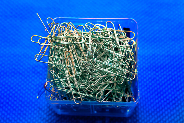 盒子里的回形针图片下载