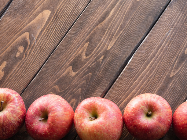 成熟的红苹果。一张有拷贝空间的照片。图片下载