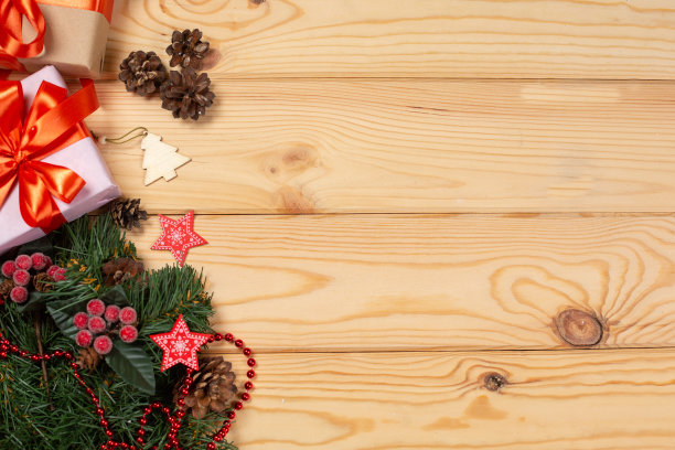 木制背景上带丝带的礼品盒图片下载