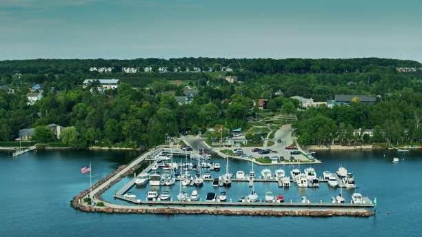 威斯康辛州蛋港的码头和小镇图片下载
