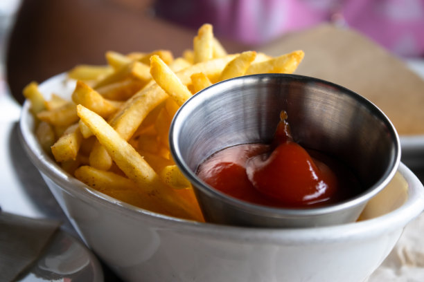 薯条和番茄酱图片下载