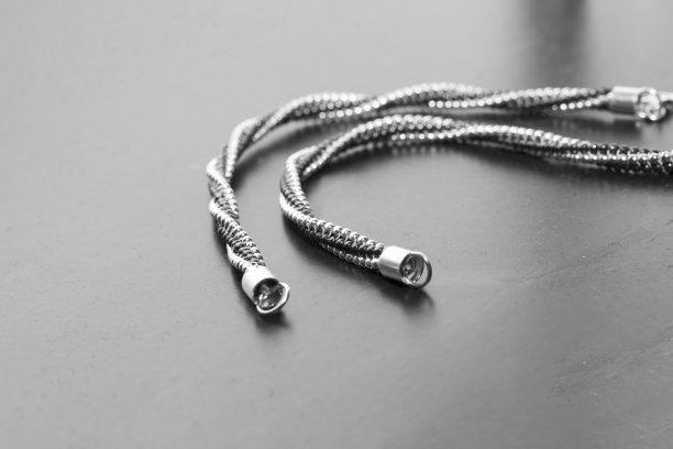 银色的配件。图片下载