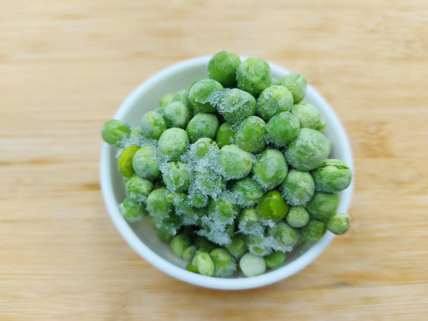 碗里的冰冻青豆图片下载