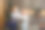 快乐的小爸爸在家里抱着兴奋快乐的小儿子图片下载