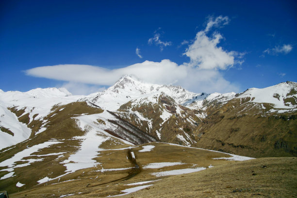 格鲁吉亚的卡兹贝克山图片下载