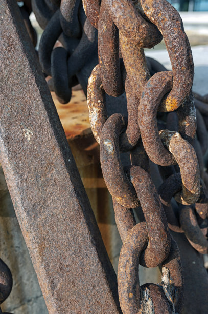 船锚，枷锁，铁链，铁锈，锄头图片下载