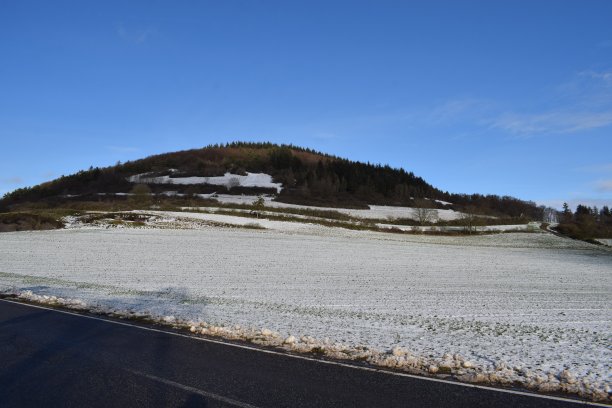 艾菲尔火山上的雪图片下载