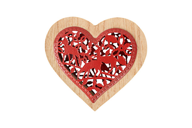 心由木头制成，红色插入孤立在白色背景上图片下载
