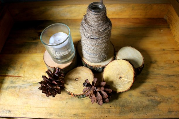 瓶子，木片和道具家居装饰图片下载