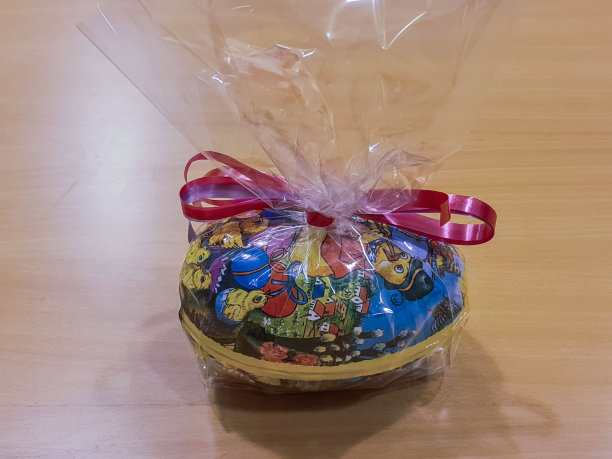 近距离观看传统节日包装的复活节彩蛋。复活节假期的概念背景。图片下载