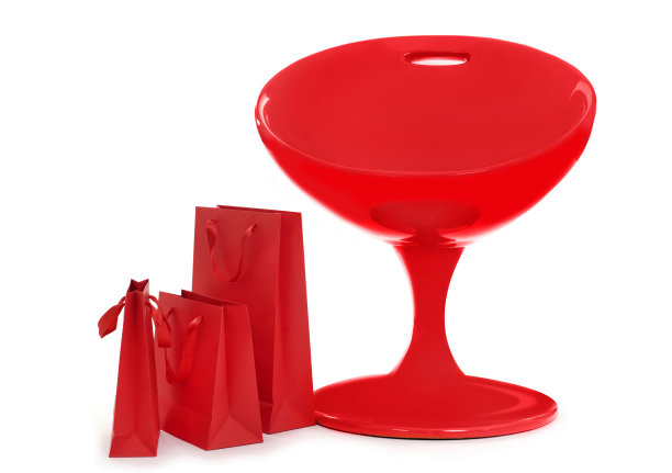 红色的椅子和购物袋图片下载