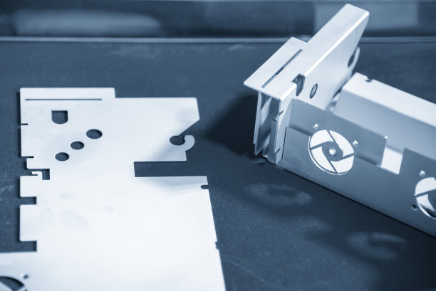 钣金产品的样品采用折弯机和激光切割工艺。图片下载