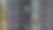 夜晚公寓楼里发光的窗户图片下载