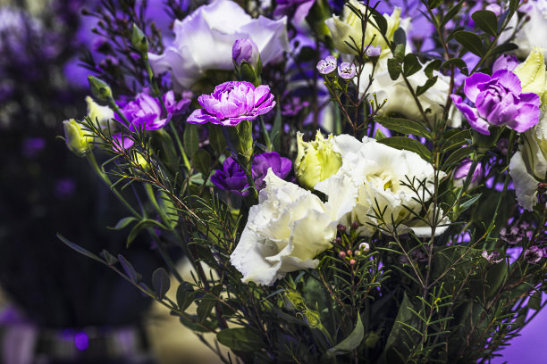 口气孔花花束的选择性聚焦照片。美丽、鲜艳、清新、五彩缤纷的节日花束。图片下载