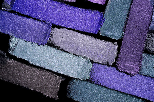 灰橙色，赤陶土，芥末黄色，绿色，灰色，蓝色，红色，紫色，棕色，粉红色，闪着纹理的眼影图片下载