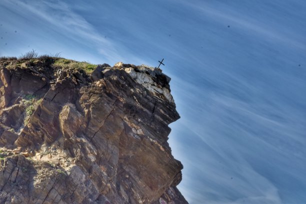 山上的十字架图片下载