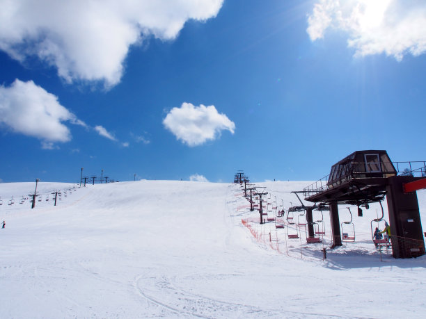 滑雪场初级课程斜坡图片下载