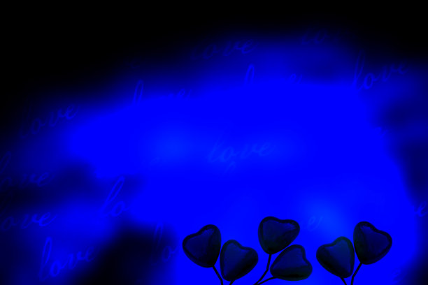 明亮的蓝色背景和心形的棍子。模糊的黑色和蓝色的背景与文字的爱。图片下载