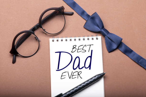 最好的爸爸写在笔记本上。图片下载