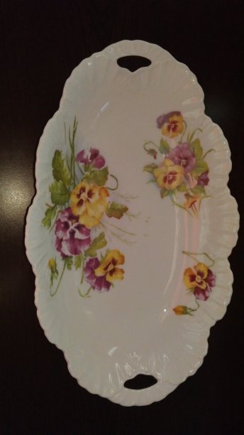 花卉图案的船沙拉盘图片下载