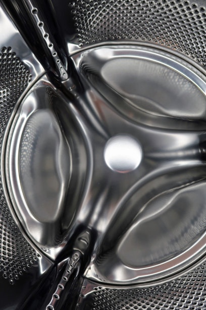金属清洗机滚筒内部。闪亮的银色抽象背景图片下载