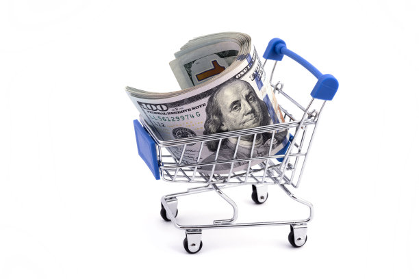 迷你购物车里放着几张100美元的钞票图片下载