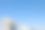 东京晴朗天空下的现代建筑图片下载